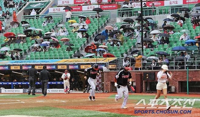 무서워서 우천 취소 못한다, 감독들 성토