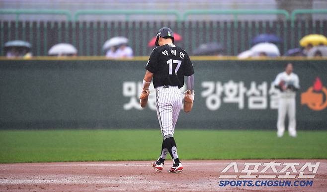 무서워서 우천 취소 못한다, 감독들 성토