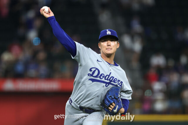 '투수 최고 몸값 입증' 미쳤다 야마모토, 1900년 이후 ML 새 역사→日 최초 사이영상 바라본다