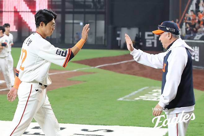 누가 '불꽃 한화' 무시했나…팀 타율 꼴찌→4위 '대반전'으로 6연승+리그 2위 등극까지 [대전 현장]