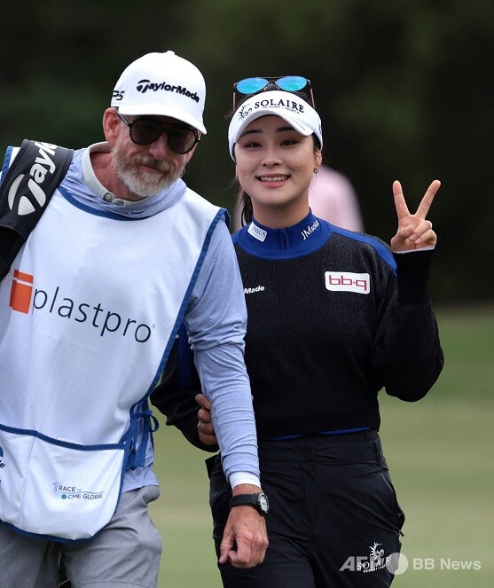 8타 줄인 윤이나, LA 챔피언십 무빙데이 선두권 도약…'루키' 다케다·아키에와 접전 [LPGA]