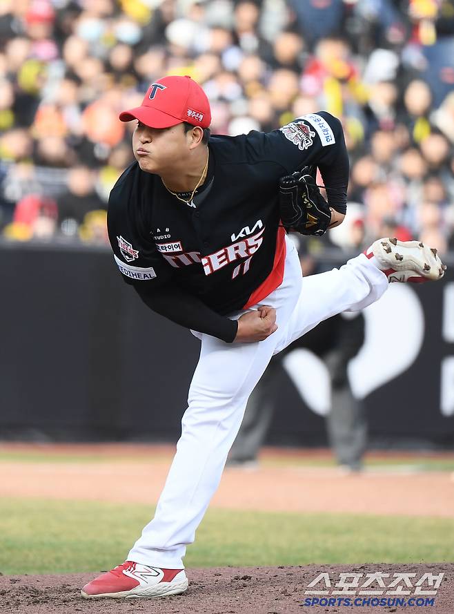 강속구 어디갔지? KIA 조상우, 최고 145km에 볼볼볼볼 → 기교파 변신인가. 아무튼 막긴 막는다