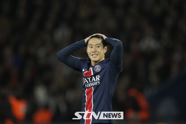 '이강인 연봉 10,000,000,000원 ↑ 잭팟' 맨유-아스널 뒤로 하고 PSG 잔류,