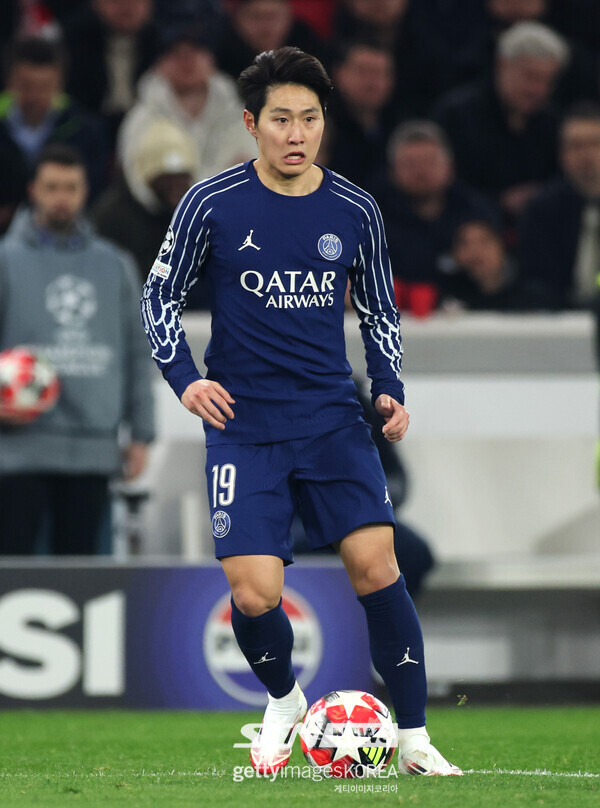 '이강인 연봉 10,000,000,000원 ↑ 잭팟' 맨유-아스널 뒤로 하고 PSG 잔류,