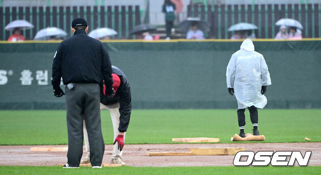 ‘프로야구 155분 우천 중단’ 어떻게 봐야하나…견해 밝힌 이승엽 감독 “선진야구는 많이 기다리지 않나, 결정 존중” [오!쎈 잠실]