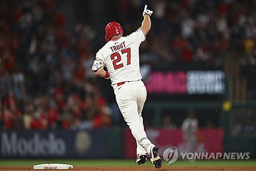 '이정후 5G 연속안타-트라웃 연타석포' SF, LAA에 3-2 이기며 연패탈출