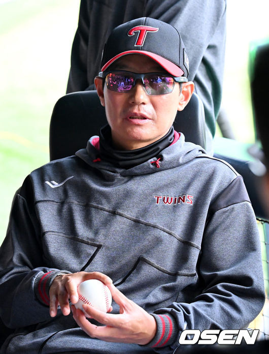 “비 와도 경기 시작했다면 무조건 5회까지 하자” 155분 우천 중단에 가슴 졸인 염갈량, 우천 매뉴얼 제언 [오!쎈 인천]