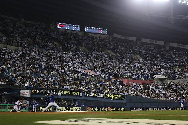 LG 독주에 롯데, 한화의 약진…프로야구 흥행 열풍, 천만 그 이상 넘본다