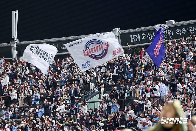 LG 독주에 롯데, 한화의 약진…프로야구 흥행 열풍, 천만 그 이상 넘본다