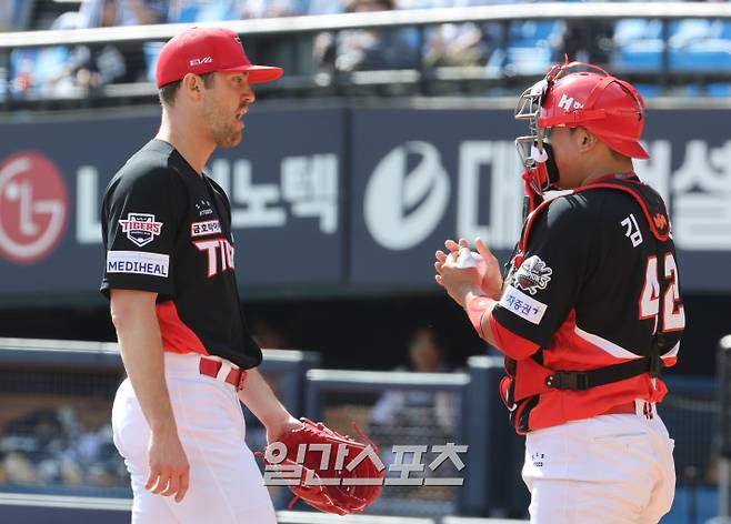 KIA 네일, 두산전 5⅔이닝 2실점…ERA 소폭 올랐으나 여전히 0.74 '압도적' [IS 잠실]