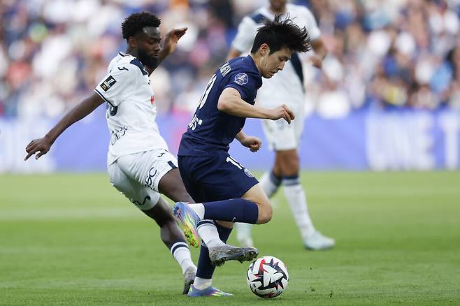 '이래서 손흥민과 싸운건가' 이강인, 두에와 코너킥 놓고 충돌…PSG 팬들 분노