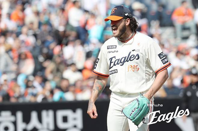 한화 미쳤다! 일화수목금토일→승승승승승승승!…9028일 만에 '선발 7연승'+신구장 역대 첫 싹쓸이 승리 '노시환 3G 연속 홈런' [대전:스코어]