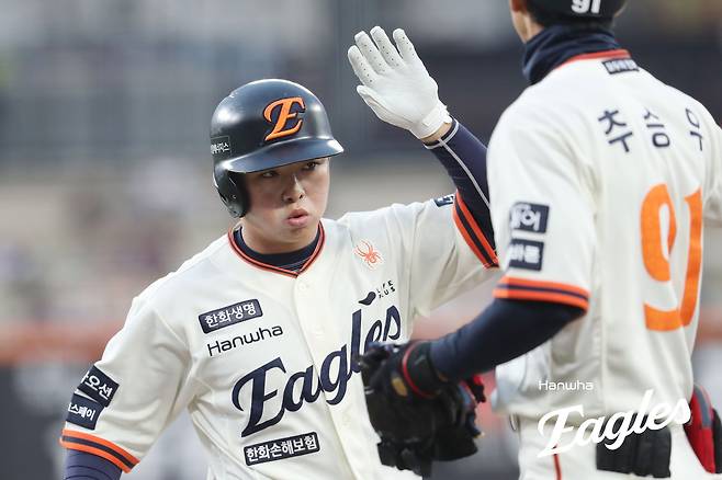 한화 미쳤다! 일화수목금토일→승승승승승승승!…9028일 만에 '선발 7연승'+신구장 역대 첫 싹쓸이 승리 '노시환 3G 연속 홈런' [대전:스코어]