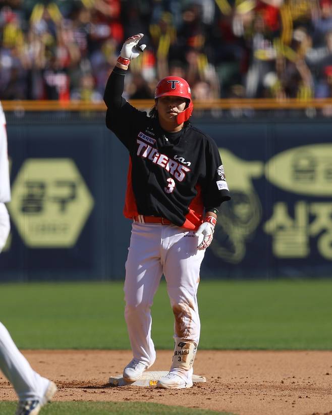 '10바늘 꿰매고 복귀한 김선빈' 완전체 가까워진 KIA, 0-2 뒤집었다…적지서 '곰 사냥' [IS 잠실]