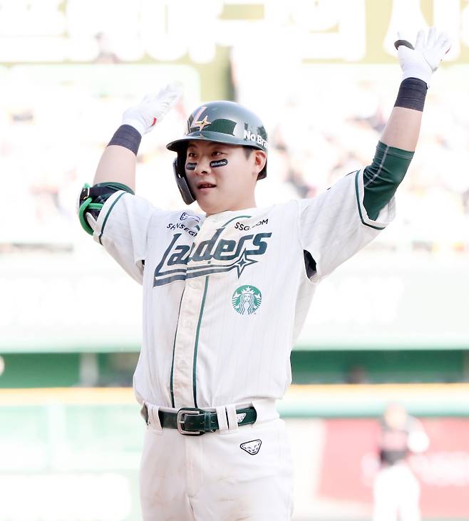 타율 0.071인데, 3회 깜짝 등판한 LG 마무리에 빼앗은 1744일 만의 홈런→SSG 6연패 탈출 앞장