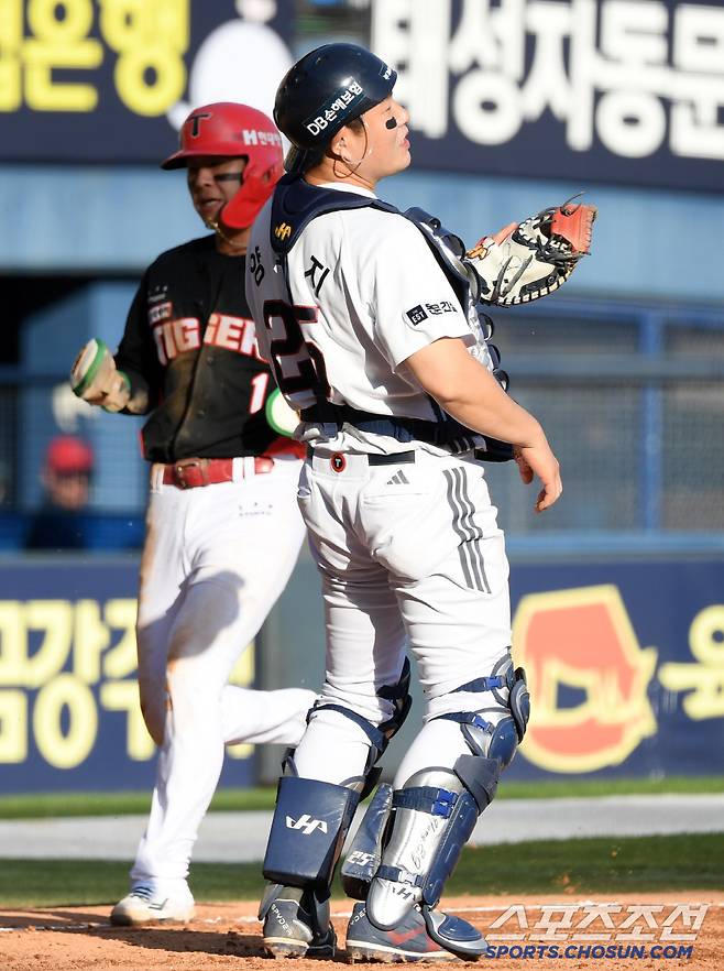 치명적 대주자 견제사, 악송구 퍼레이드까지...'기본기 실종' 두산, 이길 수 없었다 [잠실 현장]