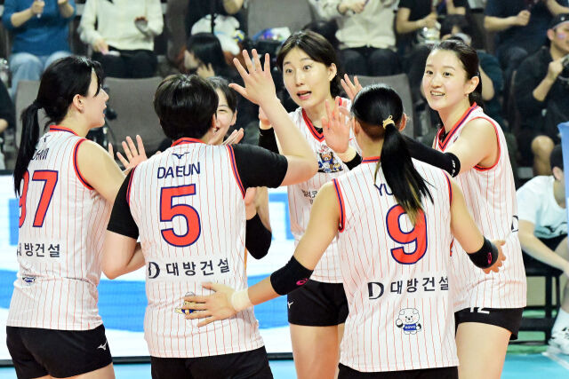 '정윤주·이선우 잘했다' 한국 여자 배구, '타나차 앞세운' 태국에 2패로 슈퍼매치 마무리 [MD화성]