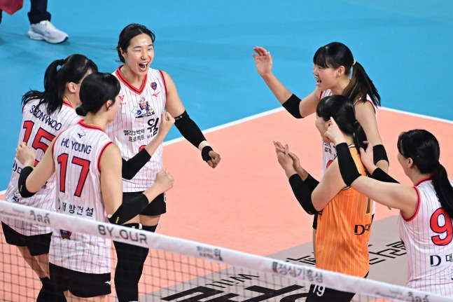 '37점 합작' 정윤주-이선우 쌍포 빛났다! 한국 올스타, 6년 만의 슈퍼매치서 태국에 2연패 [화성 현장리뷰]