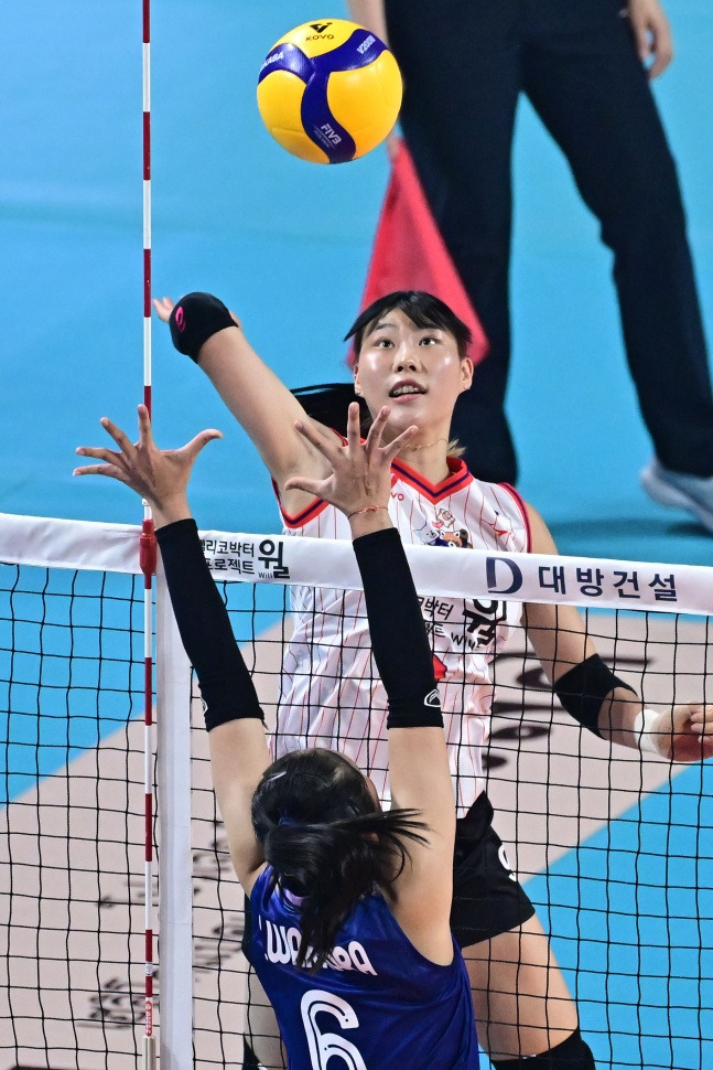 '37점 합작' 정윤주-이선우 쌍포 빛났다! 한국 올스타, 6년 만의 슈퍼매치서 태국에 2연패 [화성 현장리뷰]