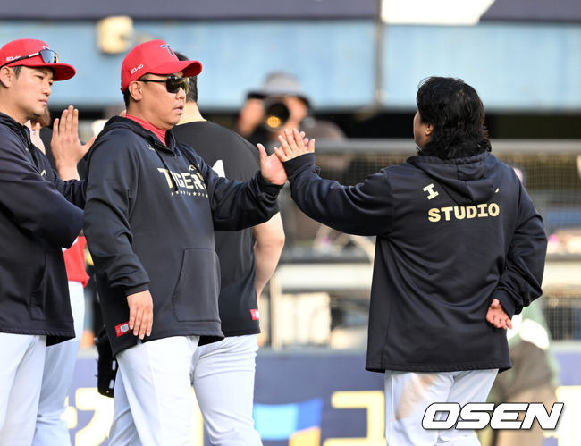 “입술 10바늘 꿰맸어요, 그런데 누가 2바늘이라고...” 봉합술→하루 휴식→3출루 실화? 챔피언 깨운 김선빈의 투혼이었다 [오!쎈 잠실]