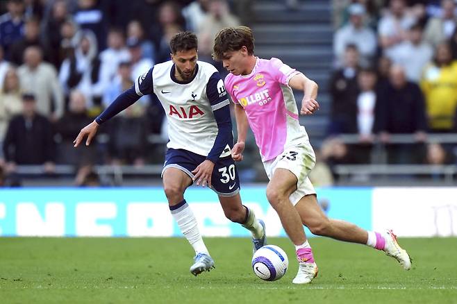 '韓 역대급 재능' 양민혁 토트넘 주전 등극, 맨유가 돕네?...19살 英 초특급 유망주 영입설