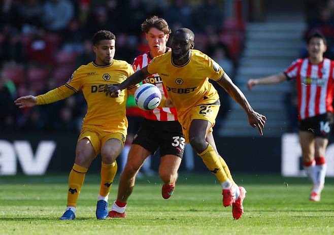 '韓 역대급 재능' 양민혁 토트넘 주전 등극, 맨유가 돕네?...19살 英 초특급 유망주 영입설