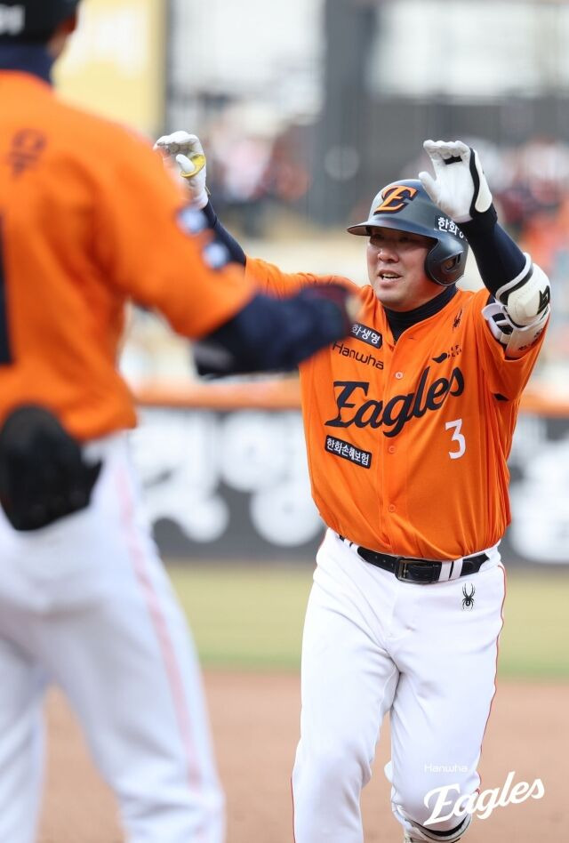 7연승 미쳤다, 잘나가는 한화 더 무서워진다…'1군 6푼7리' 72억 FA 타자 감 잡았다, 홈런 쏘고 3안타3타점 폭발