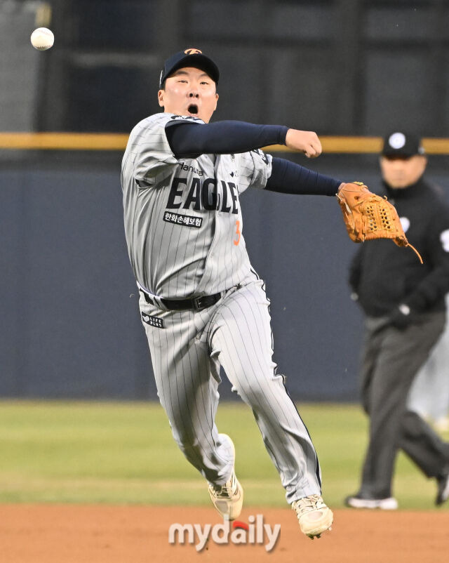 7연승 미쳤다, 잘나가는 한화 더 무서워진다…'1군 6푼7리' 72억 FA 타자 감 잡았다, 홈런 쏘고 3안타3타점 폭발