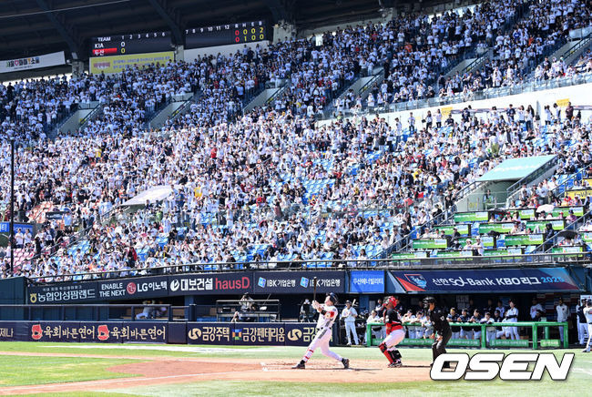 ‘이래서 KS 어떻게 가나’ 견제사→실책→실책→실책 자멸, 다시 글루미 선데이…뿔난 두산팬들 자리 떴다 [오!쎈 잠실]