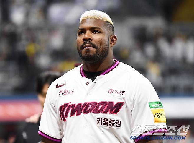 LG는 사상 첫 100승 넘길 기세. 그런데 4월 2할대 승률 키움도 최다패 분위기. 이러다 100패 하면 어쩌나[SC 포커스]