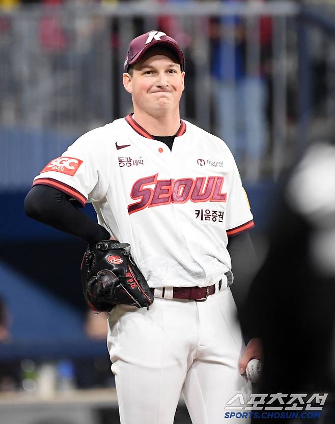 LG는 사상 첫 100승 넘길 기세. 그런데 4월 2할대 승률 키움도 최다패 분위기. 이러다 100패 하면 어쩌나[SC 포커스]