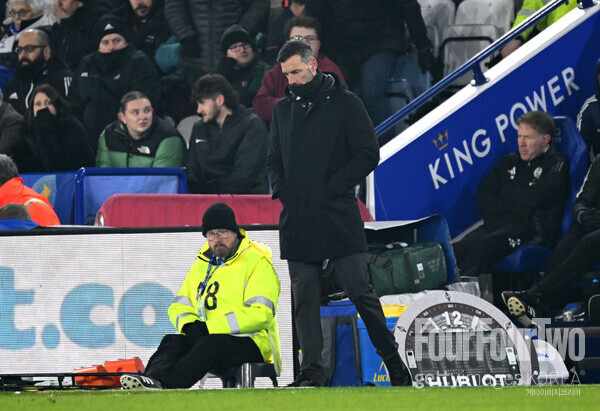 [오피셜] '1승 1무 17패+12시간 홈 무득점' 처참한 동화의 팀 몰락...반니의 레스터, 한 시즌 만에 2부 강등 확정