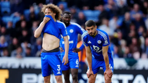 [오피셜] '1승 1무 17패+12시간 홈 무득점' 처참한 동화의 팀 몰락...반니의 레스터, 한 시즌 만에 2부 강등 확정