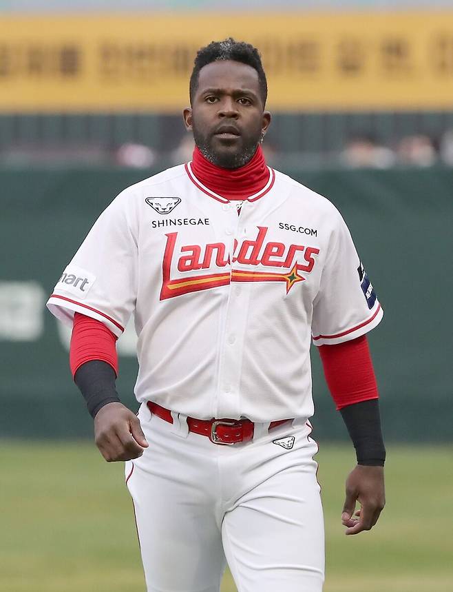 ‘180만 달러’ 타격왕이 이렇게 사라지다니… SSG 트리플A 홈런왕 영입, 2026년 방향성 미리 보나