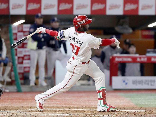 ‘180만 달러’ 타격왕이 이렇게 사라지다니… SSG 트리플A 홈런왕 영입, 2026년 방향성 미리 보나