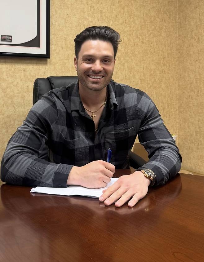 ‘180만 달러’ 타격왕이 이렇게 사라지다니… SSG 트리플A 홈런왕 영입, 2026년 방향성 미리 보나