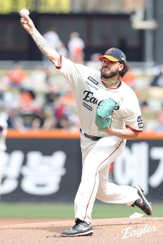 손가락에 피까지 났는데…101구 던지고