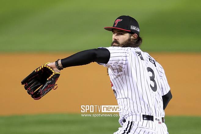 “여기서 왜 바꿔?” ‘잠실 예수’ 고개 숙인 이상한 교체… 날아간 승리, MLB 복귀도 험난하다