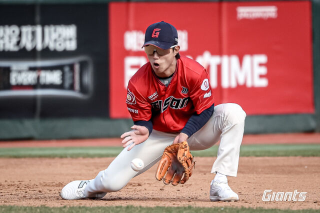 '50억' 유격수도 '예비 FA'도 이젠 자리가 없다…2년 연속 트레이드 대박! 이런 '복덩이'가 다 있나