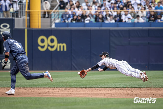 '50억' 유격수도 '예비 FA'도 이젠 자리가 없다…2년 연속 트레이드 대박! 이런 '복덩이'가 다 있나