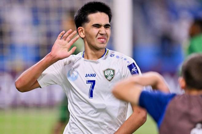 '2명 퇴장' 우즈베크, 사우디 2-0 꺾고 AFC U-17 아시안컵 우승