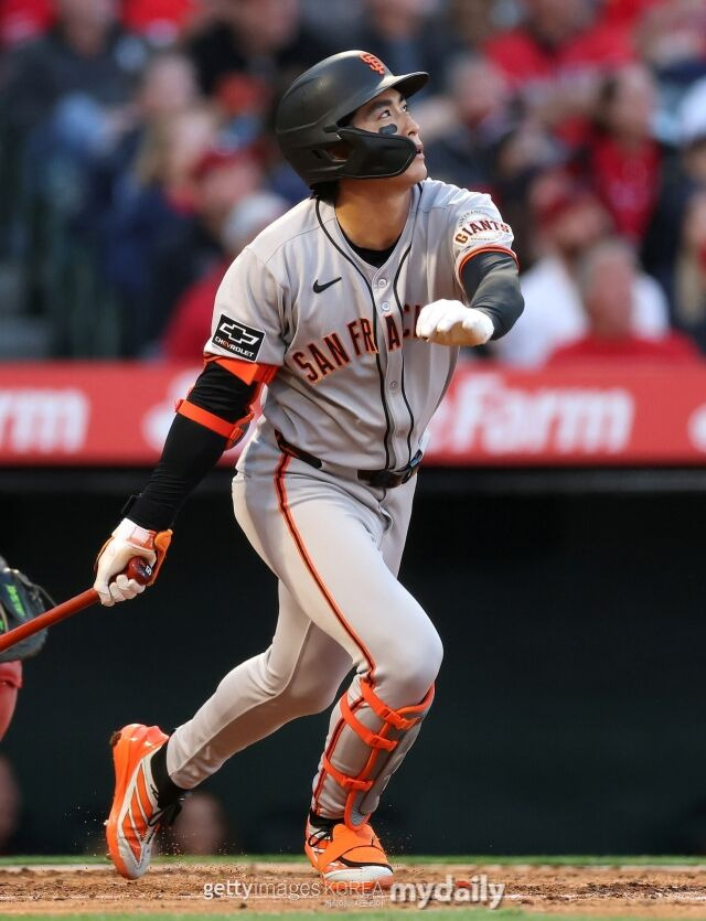 불운 연속→무안타 침묵했지만…'기대타율 0.870' 안타 훔친 이정후의 미친 호수비! ML 262승 레전드 '감탄'