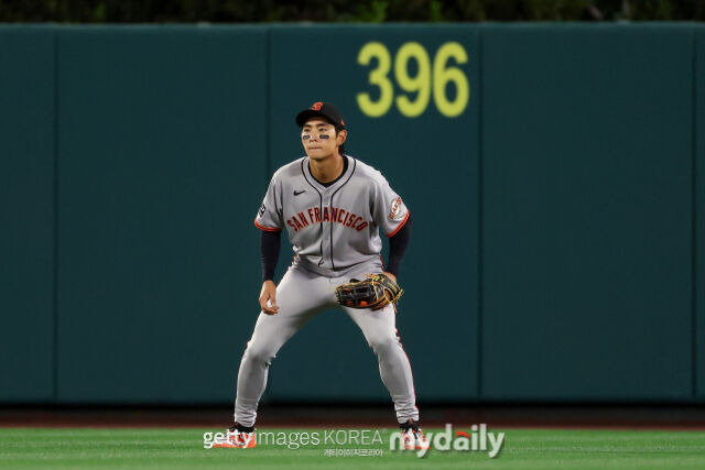 불운 연속→무안타 침묵했지만…'기대타율 0.870' 안타 훔친 이정후의 미친 호수비! ML 262승 레전드 '감탄'