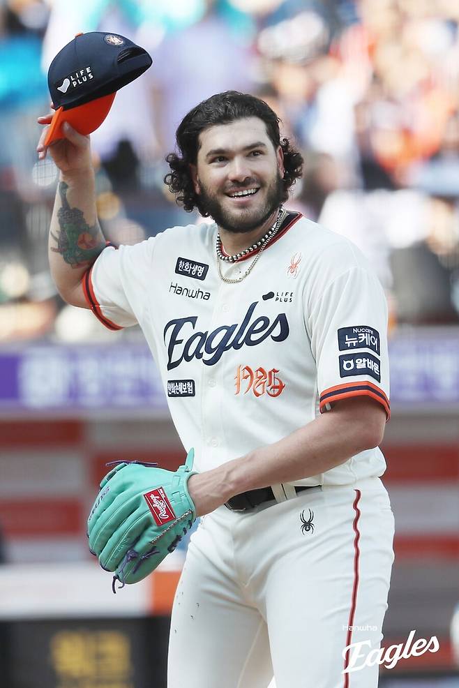 우승 감독 립서비스 아니었다…한화 157km 에이스, KBO 역대급 외국인투수 맞았다