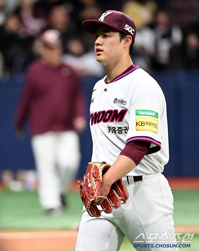 정현우가 다쳤다...요동치는 신인왕 판도, 좌-우 파이어볼러의 시간? 글쎄… 9라운더 중고신인이 있다