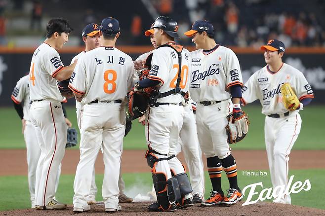 진짜 귀신에 홀린 거였나? 한화, 타율 1할대 전전하더니…주간 OPS 1위+7연승 '대반전'