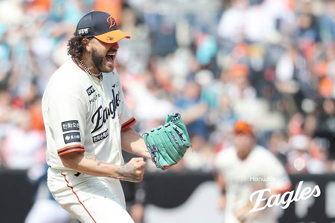 진짜 귀신에 홀린 거였나? 한화, 타율 1할대 전전하더니…주간 OPS 1위+7연승 '대반전'