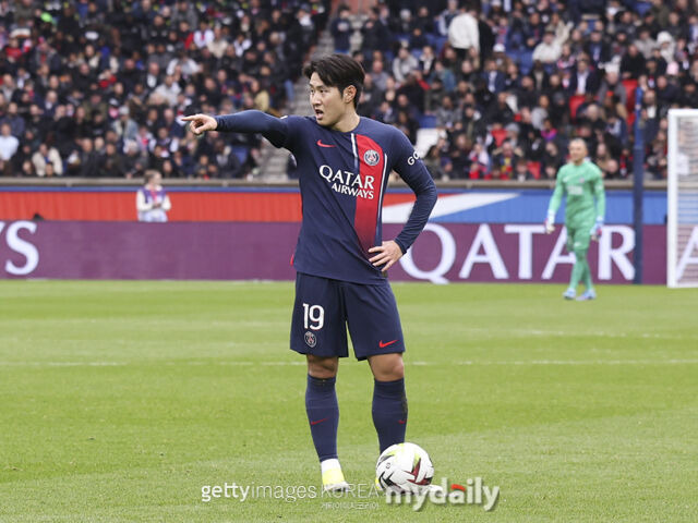 음바페 걷어찼던 이강인, 프랑스 최고 신예 무시하고 코너킥…'불만 있지만 아무 말도 못했다' 경기 후 극찬