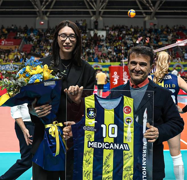 김연경 '해외 친정팀' 페네르바체의 특별한 은퇴투어