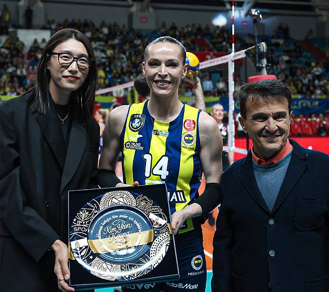 김연경 '해외 친정팀' 페네르바체의 특별한 은퇴투어